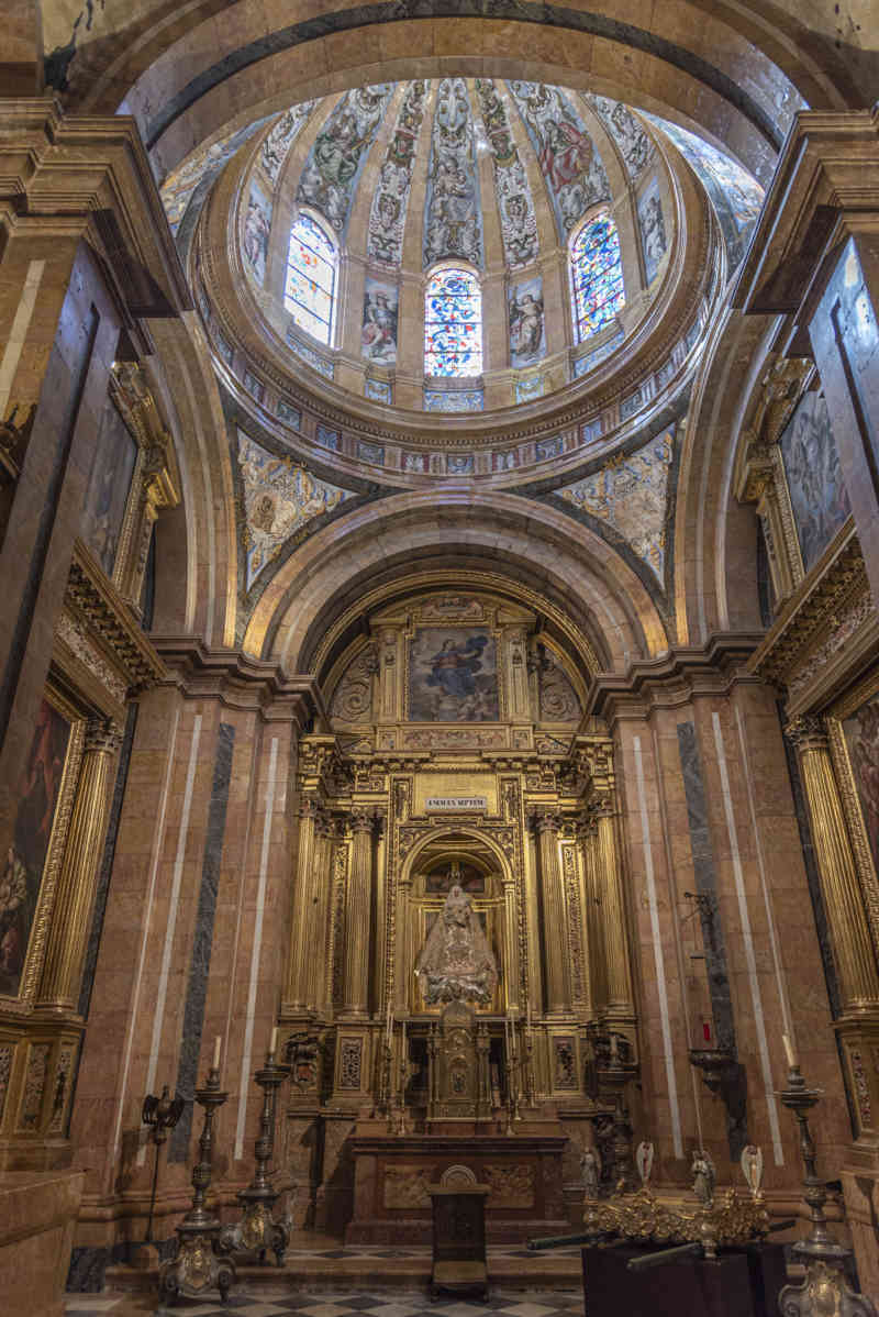 Cuenca 021 - catedral de Santa María y San Julián - capilla de Nuestra Señora del Sagrario.jpg